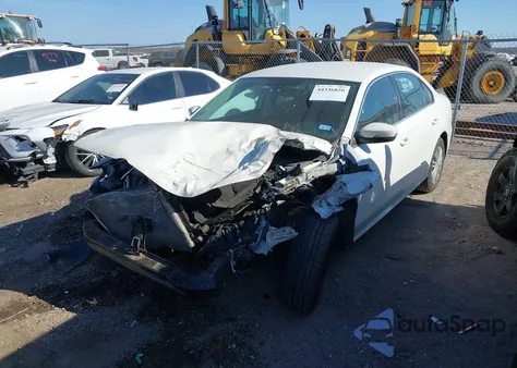 2014 Volkswagen Passat 2.5L S z USA, uszkodzony, nr VIN 1VWAP7A35EC025092